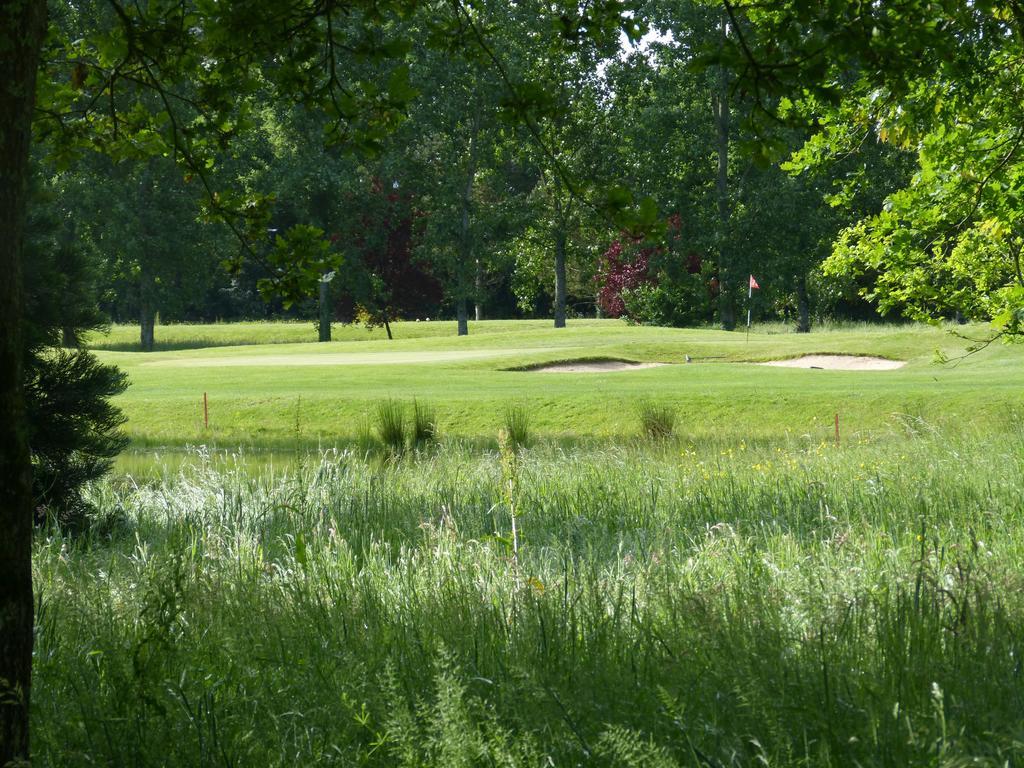 Anjou Golf And Country Club Hotel Champigne Exterior photo