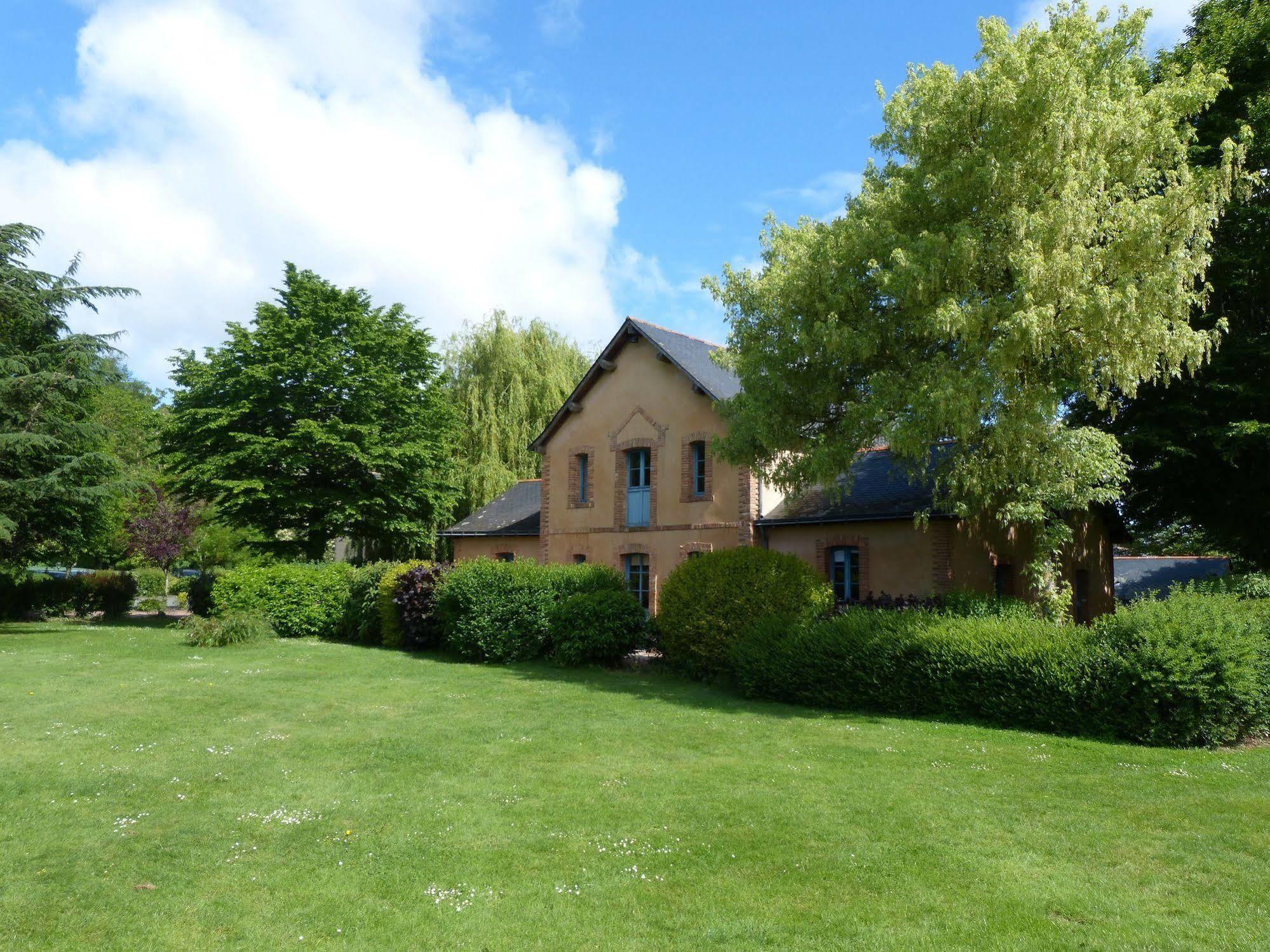 Anjou Golf And Country Club Hotel Champigne Exterior photo